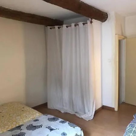 Charmante Maison Avec Cour Ξενοδοχείο *
